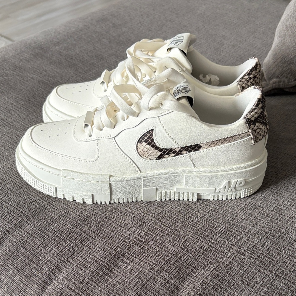New, Nike, Air Force 1. Stylish Cream and Snake Print.
